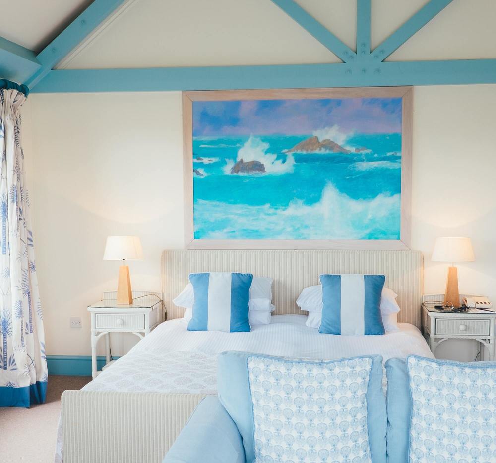 chambre avec lit double et vue sur la mer à l'hôtel de la mer